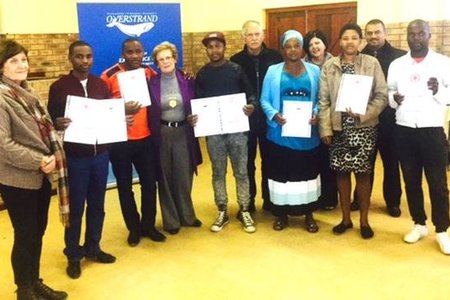 Overstrand Executive Mayor Nicolette Botha-Guthrie (4th from left) and the trainees with their certificates